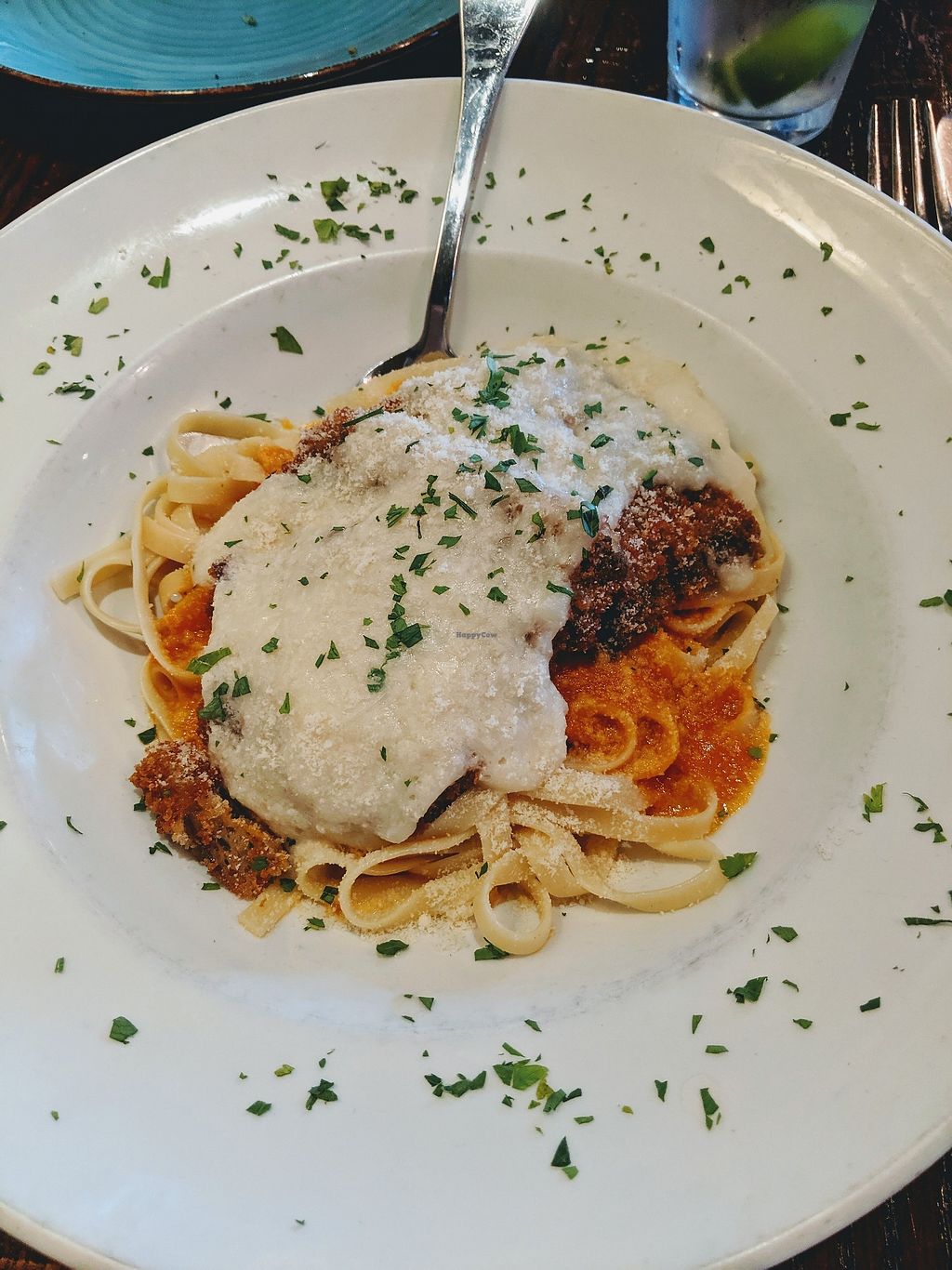 Café Sunflower signature dishes Fettuccine Alfredo
Caesar Salad
Carrot Cake